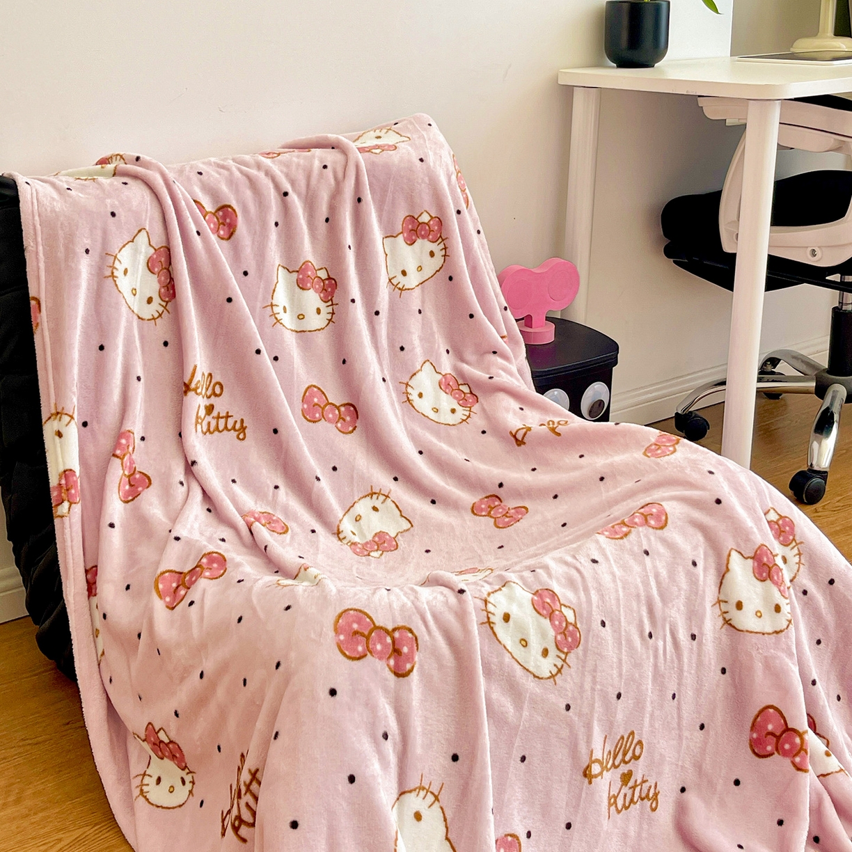耀悦家纺 2025秋冬新款正版授权三丽鸥高克重卡通牛奶绒毛毯多功能毯子盖毯 Hello Kitty蝴蝶结