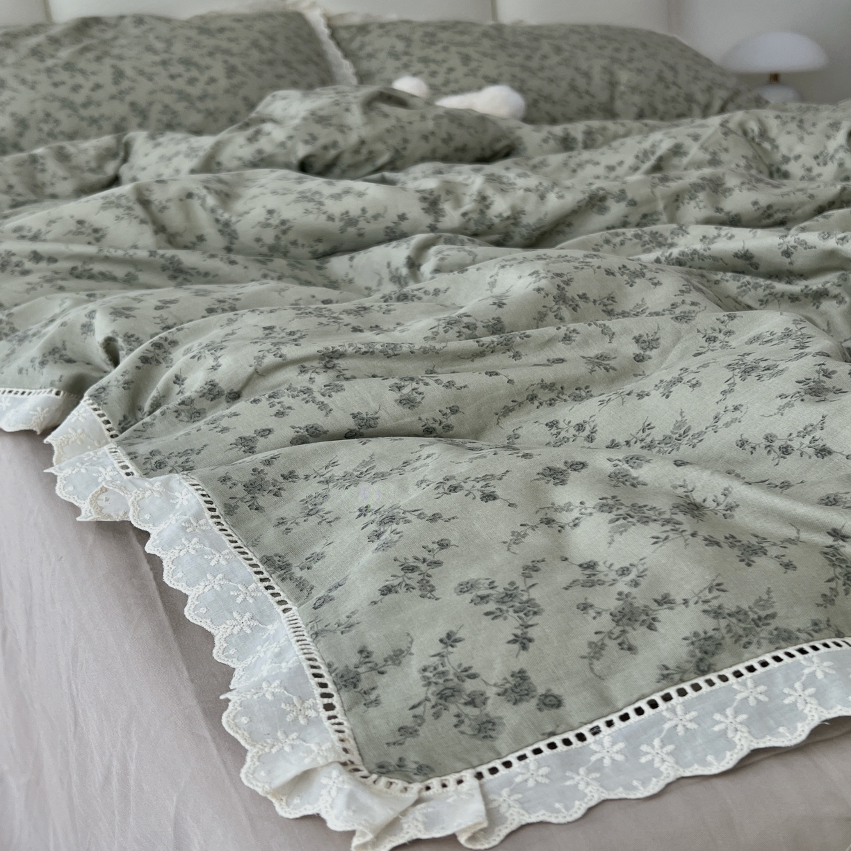 91家纺网 家纺一手货源 找家纺 荣轩2025新款全棉双层纱镂空花边工艺款四件套（铺床版）墨染