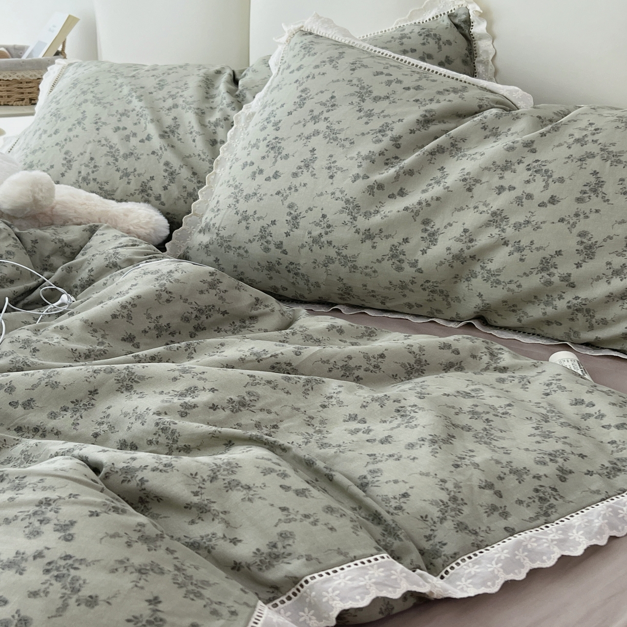 91家纺网 家纺一手货源 找家纺 荣轩2025新款全棉双层纱镂空花边工艺款四件套（铺床版）墨染