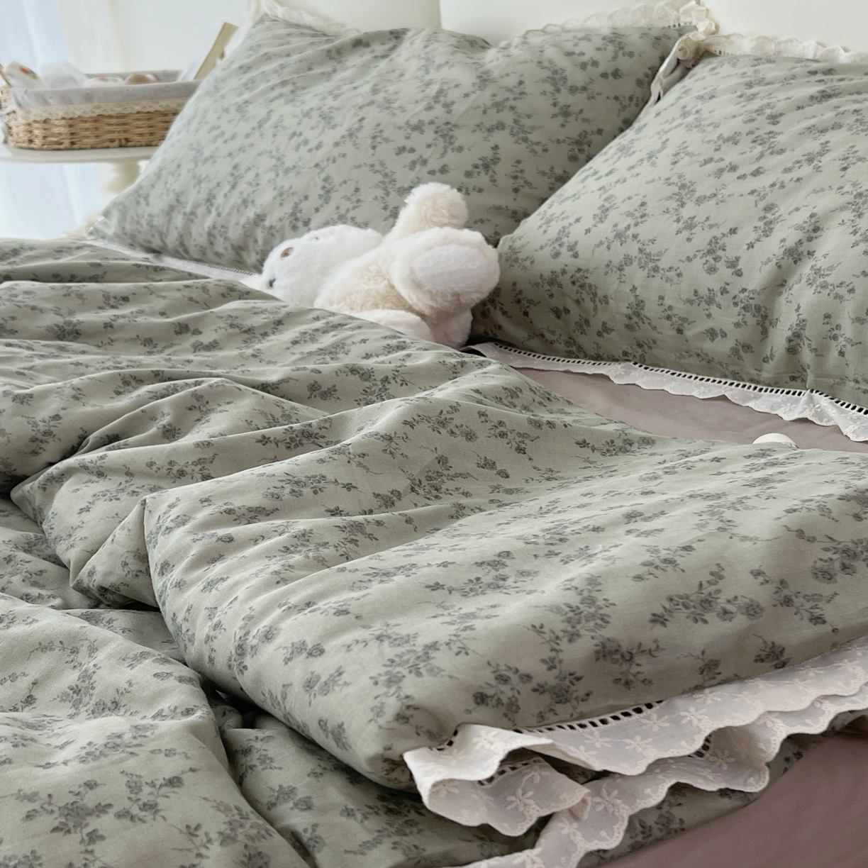 91家纺网 家纺一手货源 找家纺 荣轩2025新款全棉双层纱镂空花边工艺款四件套（铺床版）墨染