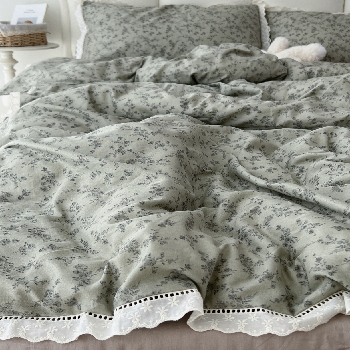 91家纺网 家纺一手货源 找家纺 荣轩2025新款全棉双层纱镂空花边工艺款四件套（铺床版）墨染