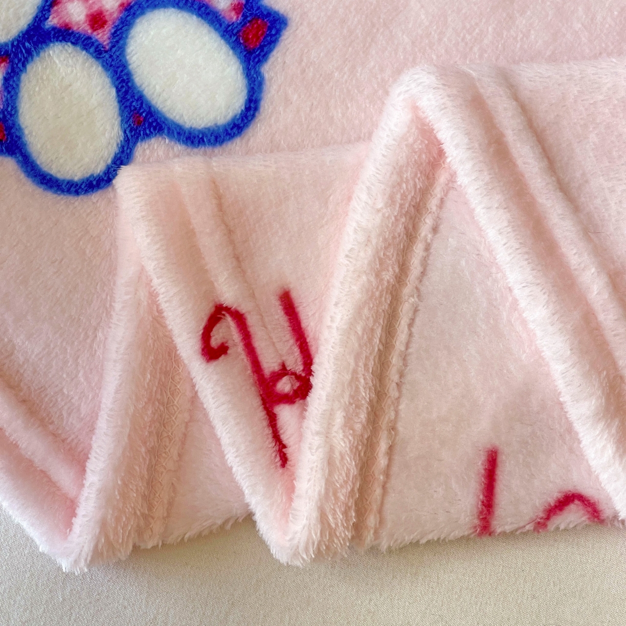 91家纺网 家纺一手货源 找家纺 耀悦家纺 2025秋冬新款正版授权三丽鸥高克重卡通牛奶绒毛毯多功能毯子盖毯 kt和熊