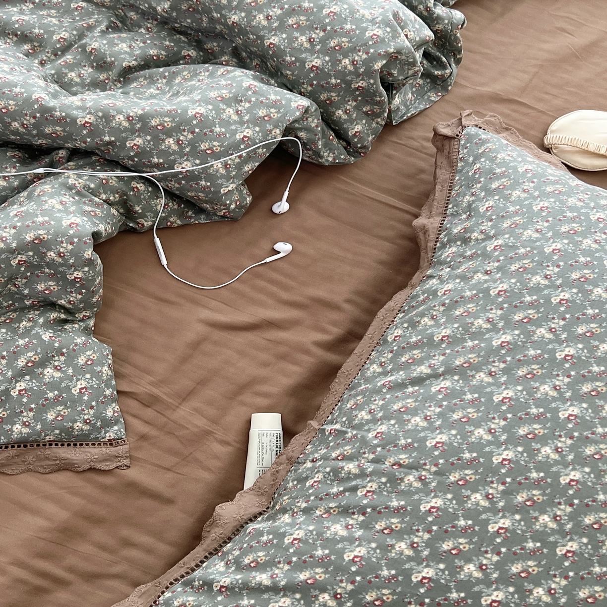 91家纺网 家纺一手货源 找家纺 荣轩2025新款全棉双层纱镂空花边工艺款四件套（铺床版）维多利亚蜜语 绿