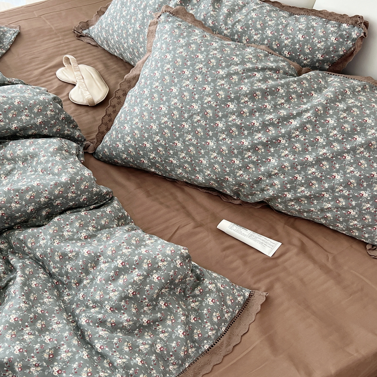 91家纺网 家纺一手货源 找家纺 荣轩2025新款全棉双层纱镂空花边工艺款四件套（铺床版）维多利亚蜜语 绿