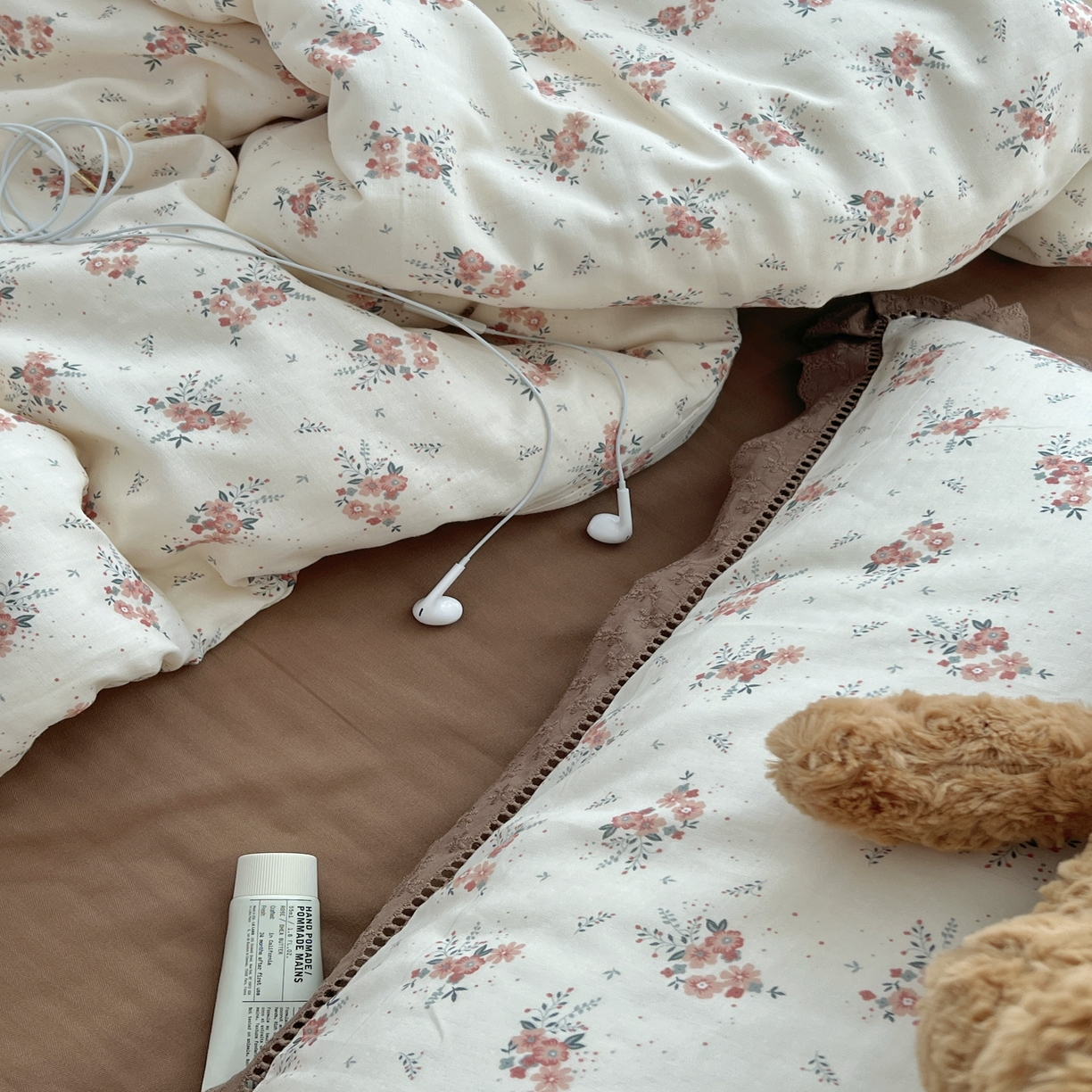 91家纺网 家纺一手货源 找家纺 荣轩2025新款全棉双层纱镂空花边工艺款四件套（铺床版）瑶华