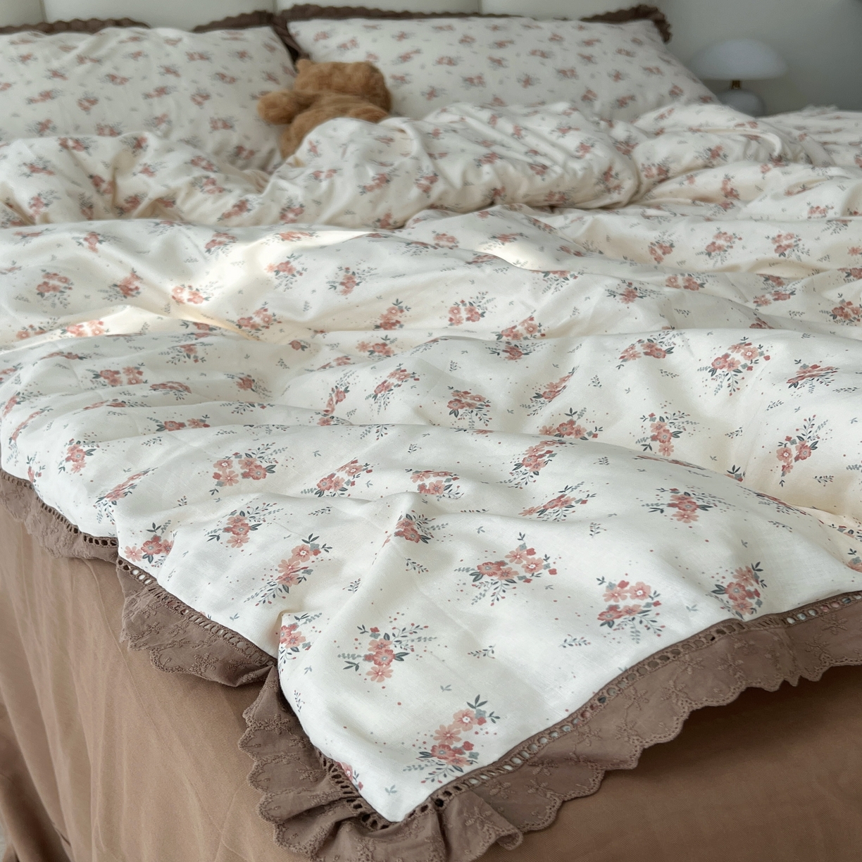 91家纺网 家纺一手货源 找家纺 荣轩2025新款全棉双层纱镂空花边工艺款四件套（铺床版）瑶华