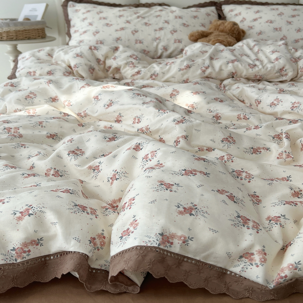 91家纺网 家纺一手货源 找家纺 荣轩2025新款全棉双层纱镂空花边工艺款四件套（铺床版）瑶华