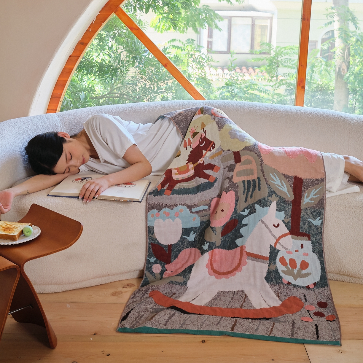 91家纺网 家纺一手货源 找家纺 沐瑟家纺 2025新款卡通A类全棉四层纱布浴巾加大毛巾-第一组 木马乐园 80*160cm