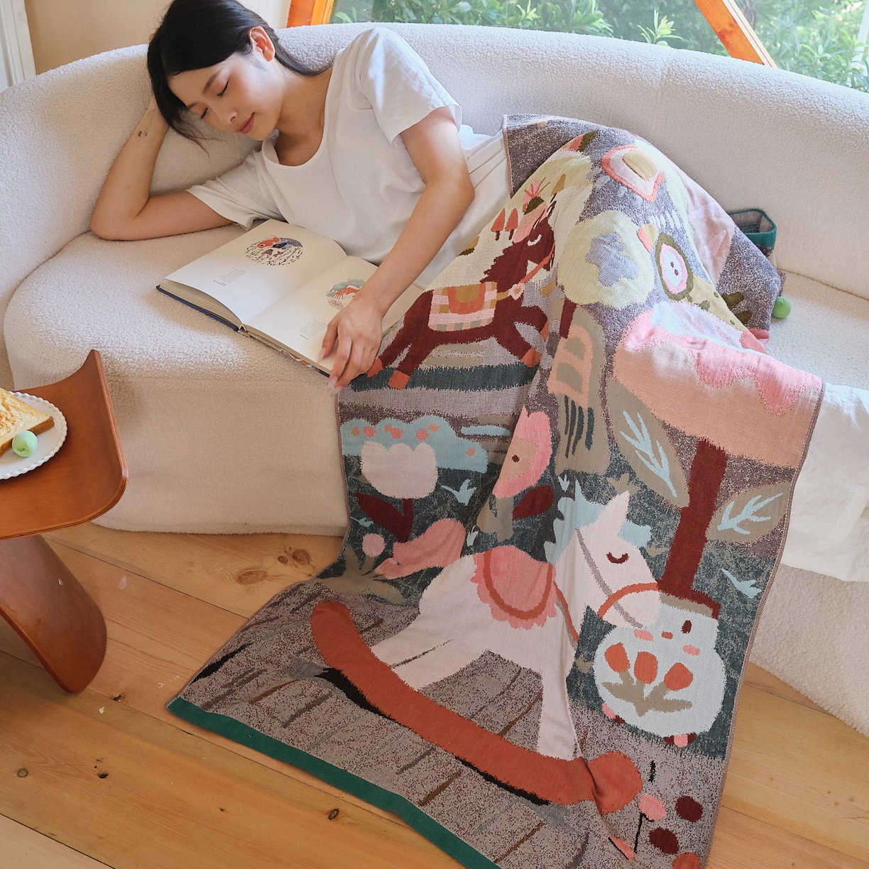 91家纺网 家纺一手货源 找家纺 沐瑟家纺 2025新款卡通A类全棉四层纱布浴巾加大毛巾-第一组 木马乐园 80*160cm