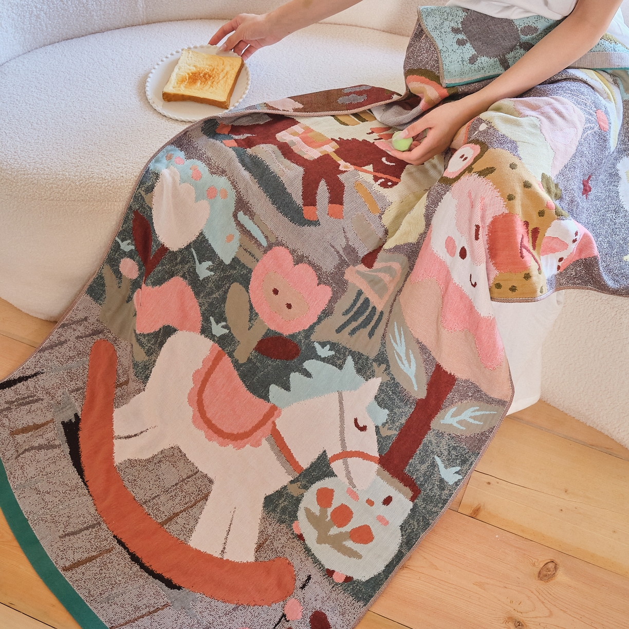 91家纺网 家纺一手货源 找家纺 沐瑟家纺 2025新款卡通A类全棉四层纱布浴巾加大毛巾-第一组 木马乐园 80*160cm