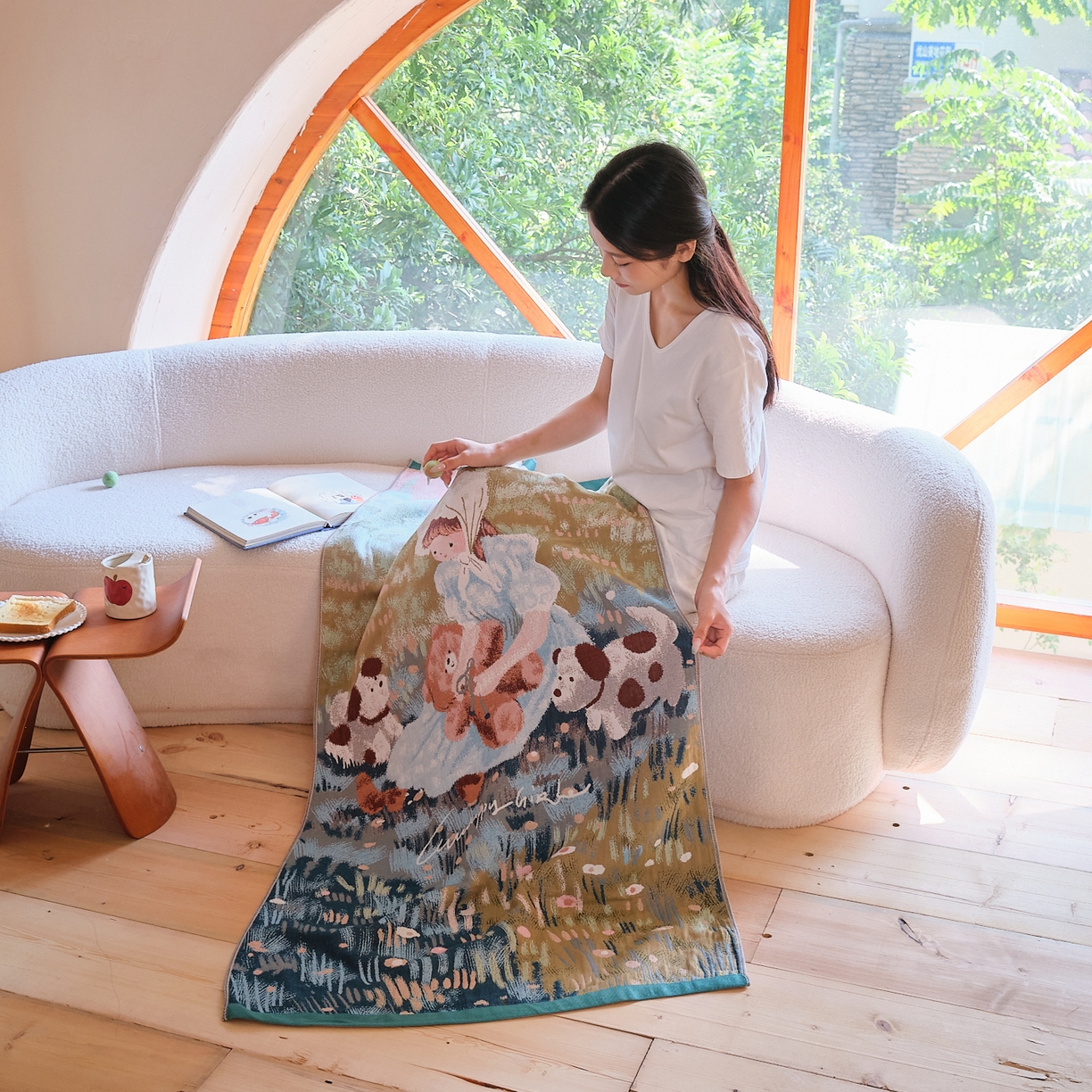 91家纺网 家纺一手货源 找家纺 沐瑟家纺 2025新款卡通A类全棉四层纱布浴巾加大毛巾-第一组 花丛女孩 80*160cm