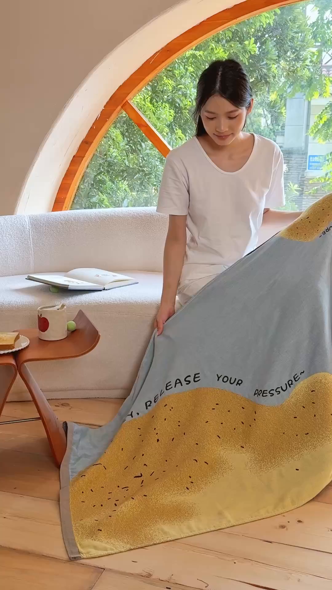 91家纺网 家纺一手货源 找家纺 沐瑟家纺 2025新款卡通A类全棉四层纱布浴巾加大毛巾-第一组 顺顺梨梨 80*160cm