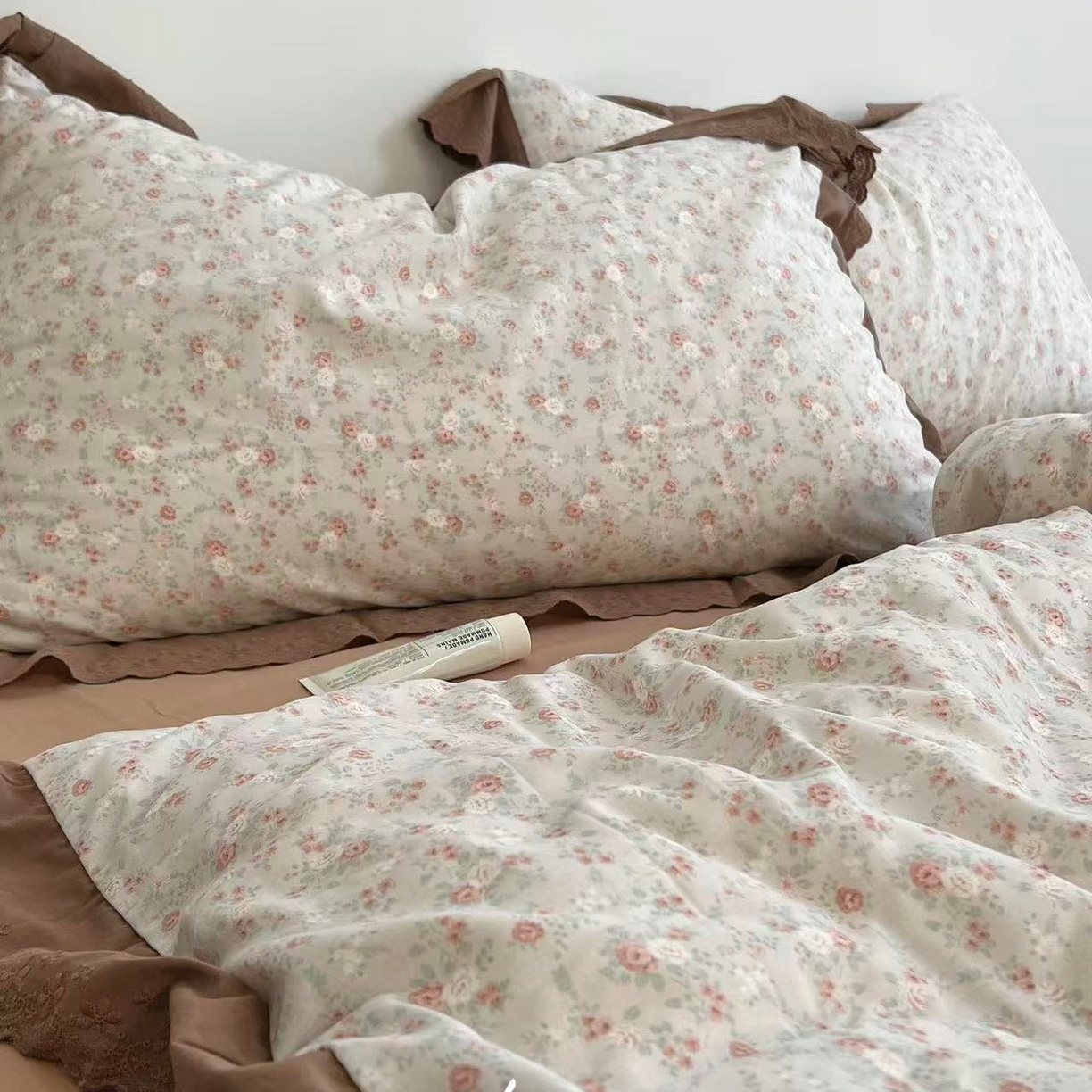 91家纺网 家纺一手货源 找家纺 （总）荣轩 2025新款全棉纯棉双层纱法式大花边工艺款四件套（铺床版）