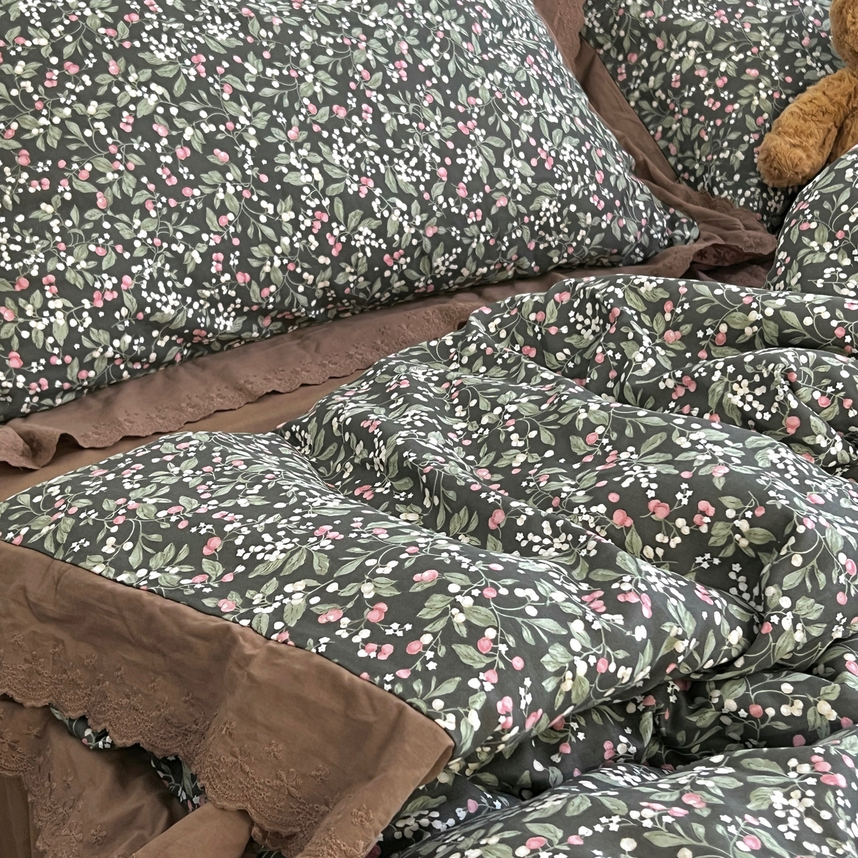 91家纺网 家纺一手货源 找家纺 （总）荣轩 2025新款全棉纯棉双层纱法式大花边工艺款四件套（铺床版）