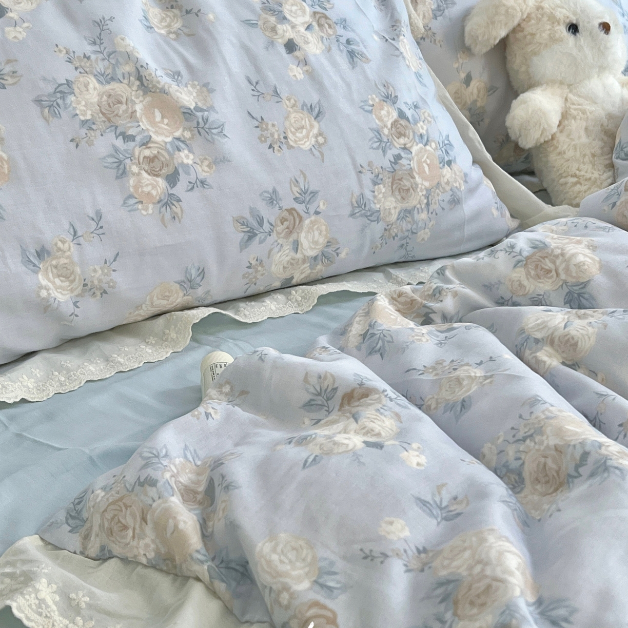 91家纺网 家纺一手货源 找家纺 （总）荣轩 2025新款全棉纯棉双层纱法式大花边工艺款四件套（铺床版）