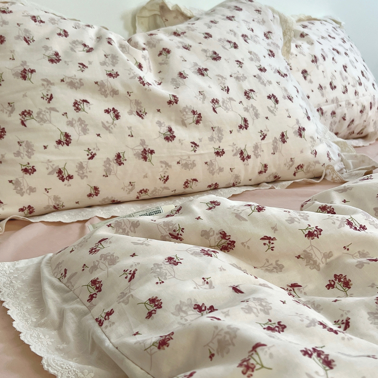 91家纺网 家纺一手货源 找家纺 （总）荣轩 2025新款全棉纯棉双层纱法式大花边工艺款四件套（铺床版）