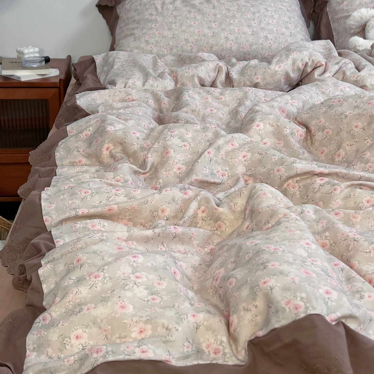 91家纺网 家纺一手货源 找家纺 （总）荣轩 2025新款全棉纯棉双层纱法式大花边工艺款四件套（铺床版）