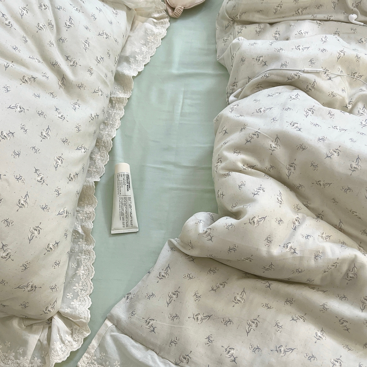 91家纺网 家纺一手货源 找家纺 （总）荣轩 2025新款全棉纯棉双层纱法式大花边工艺款四件套（铺床版）