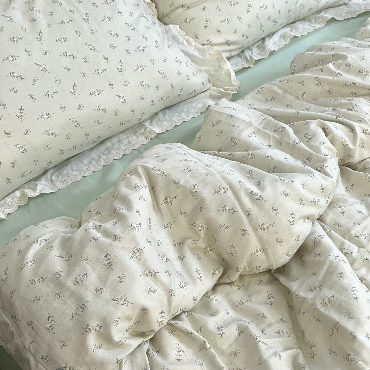 91家纺网 家纺一手货源 找家纺 （总）荣轩 2025新款全棉纯棉双层纱法式大花边工艺款四件套（铺床版）