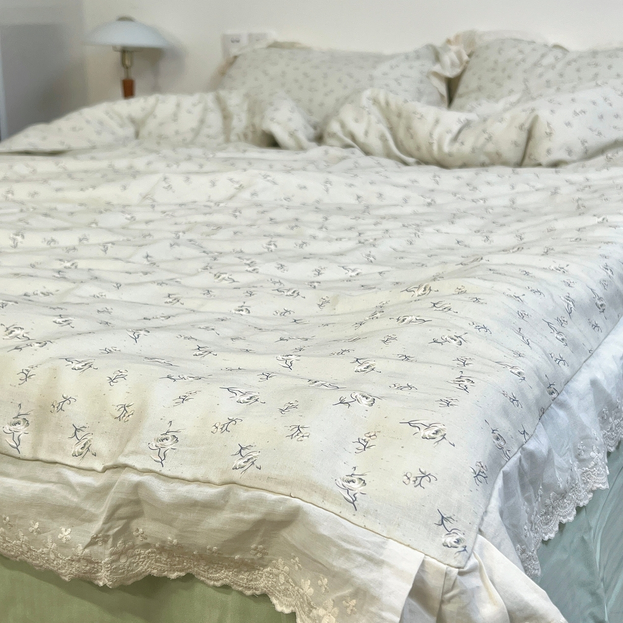 91家纺网 家纺一手货源 找家纺 （总）荣轩 2025新款全棉纯棉双层纱法式大花边工艺款四件套（铺床版）