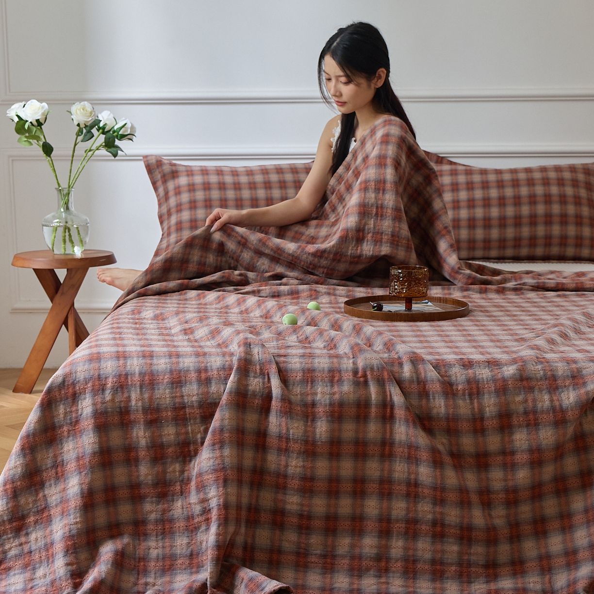 91家纺网 家纺一手货源 找家纺 沐瑟家纺 2025新款亲肤舒适色织提花纱布床盖三件套盖毯毯子-赫本系列 赫本-红棕