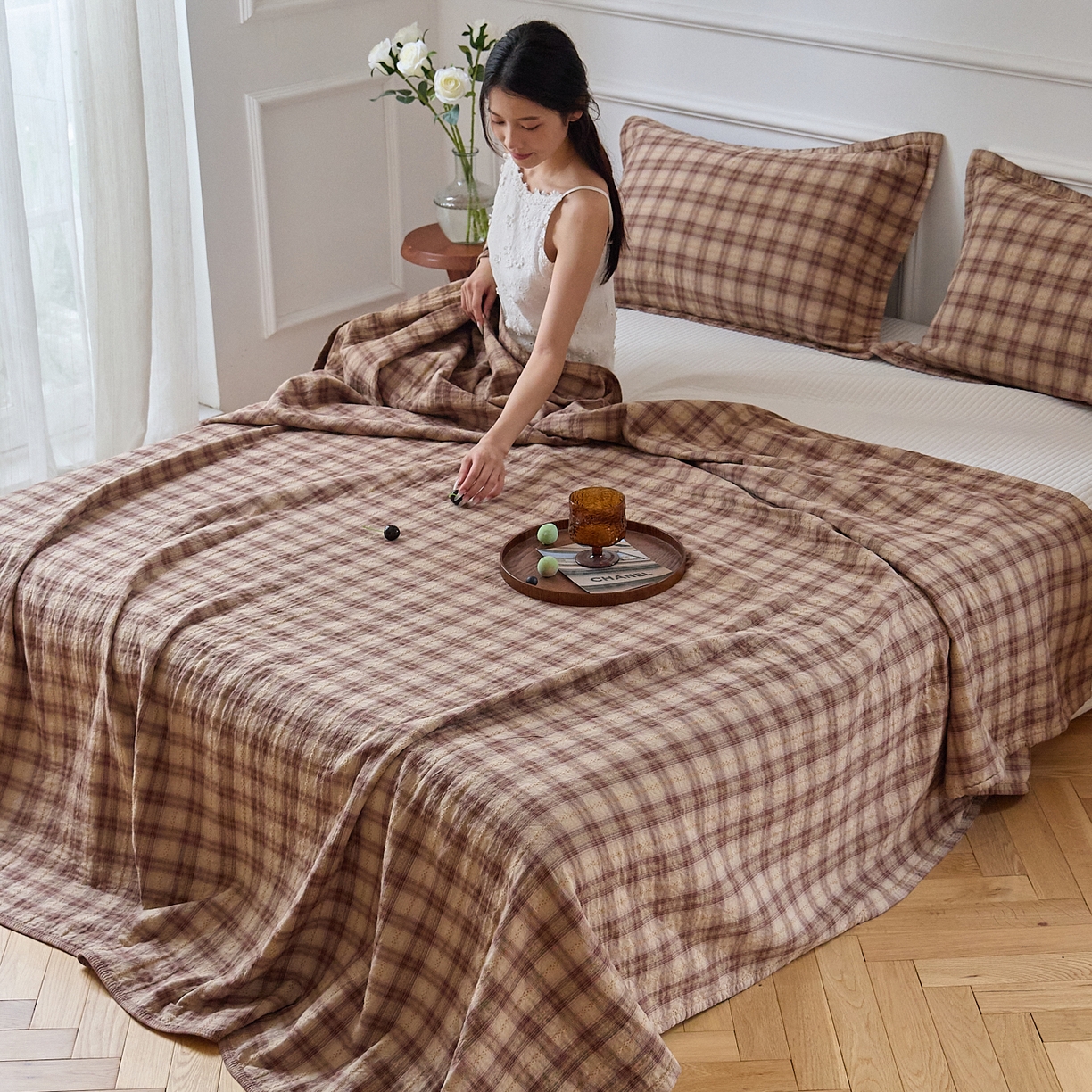 91家纺网 家纺一手货源 找家纺 沐瑟家纺 2025新款亲肤舒适色织提花纱布床盖三件套盖毯毯子-赫本系列 赫本-卡其