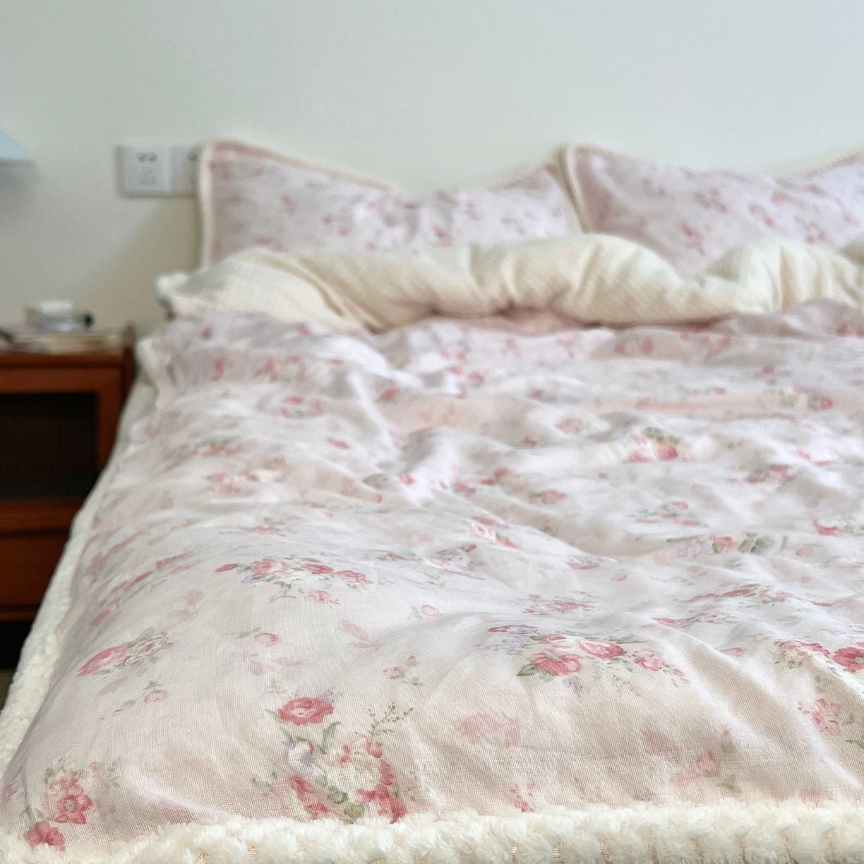 91家纺网 家纺一手货源 找家纺 （总）荣轩 2025秋冬必备新品棉加绒华夫格提花绒工艺款四件套（铺床版）