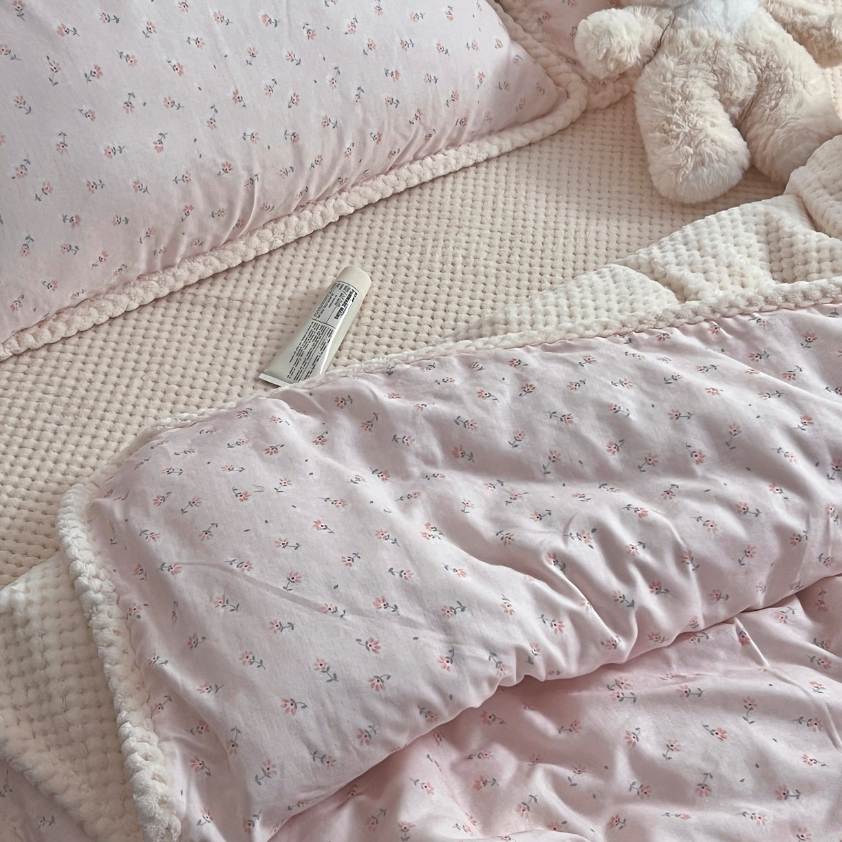 91家纺网 家纺一手货源 找家纺 荣轩 2025秋冬必备新品棉加绒华夫格提花绒工艺款四件套（铺床版） 芳菲-粉