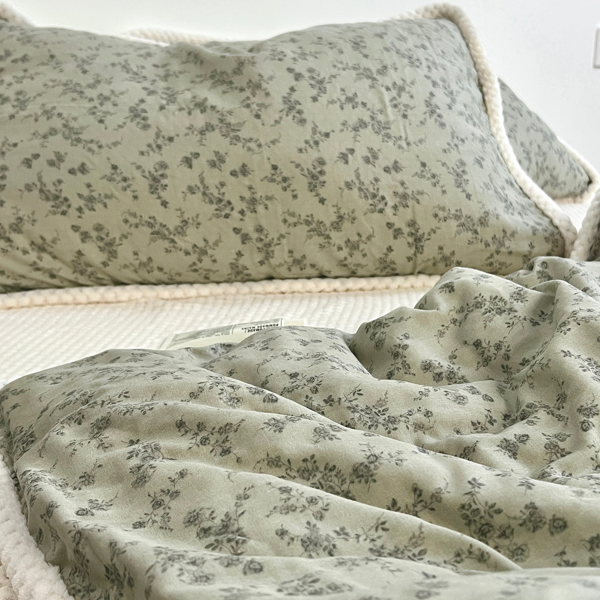 91家纺网 家纺一手货源 找家纺 荣轩 2025秋冬必备新品棉加绒华夫格提花绒工艺款四件套（铺床版） 墨染