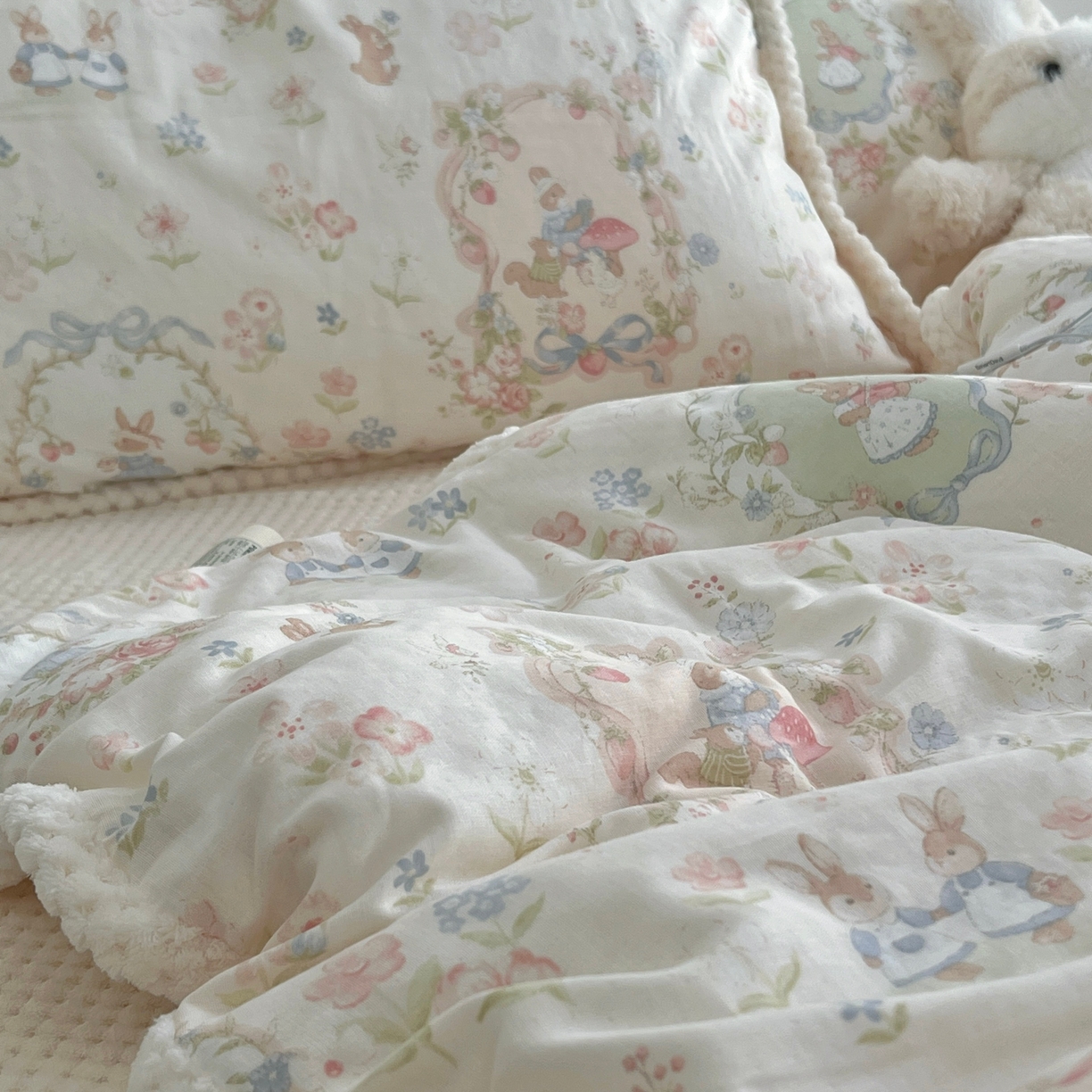 91家纺网 家纺一手货源 找家纺 荣轩 2025秋冬必备新品棉加绒华夫格提花绒工艺款四件套（铺床版） 雪莉