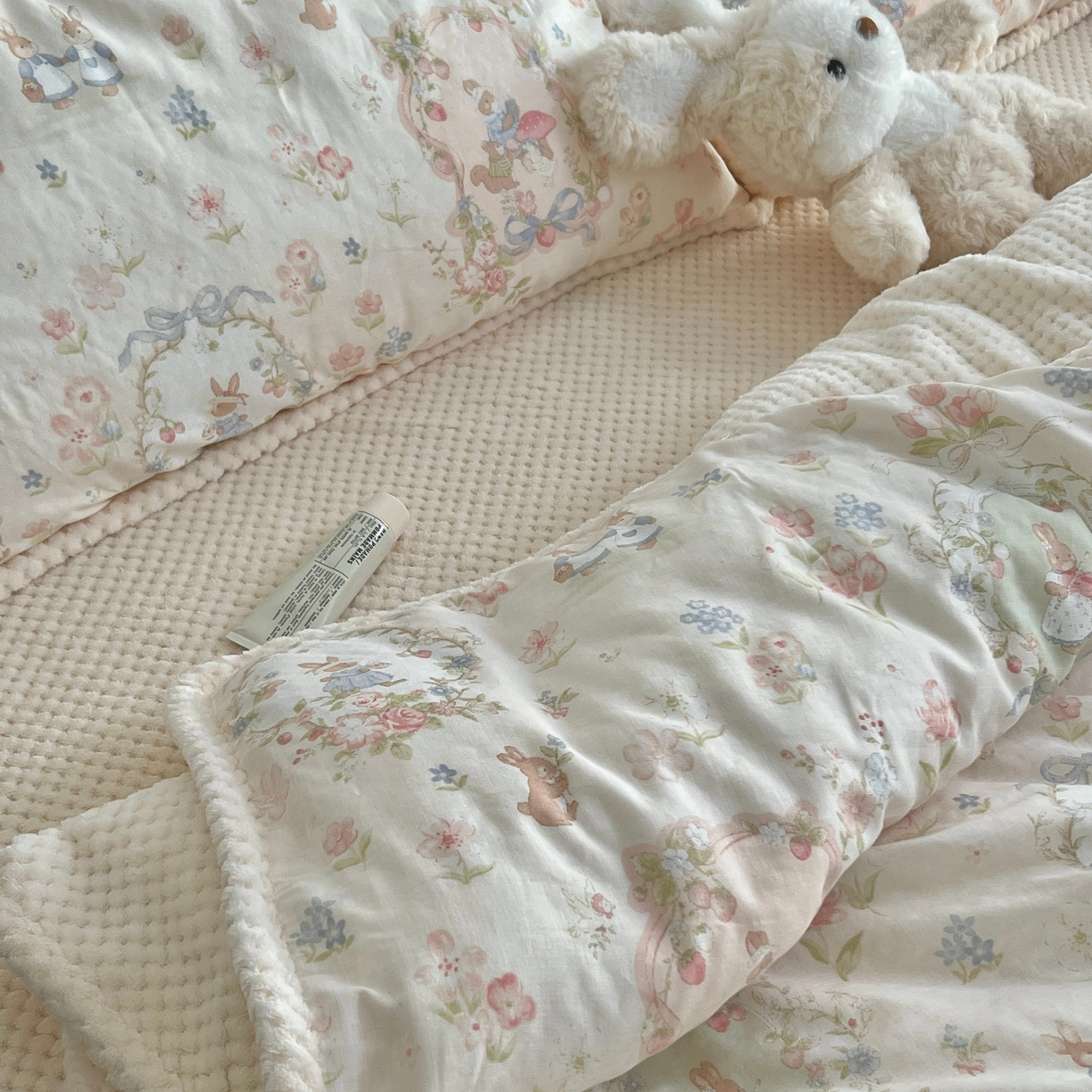 91家纺网 家纺一手货源 找家纺 荣轩 2025秋冬必备新品棉加绒华夫格提花绒工艺款四件套（铺床版） 雪莉