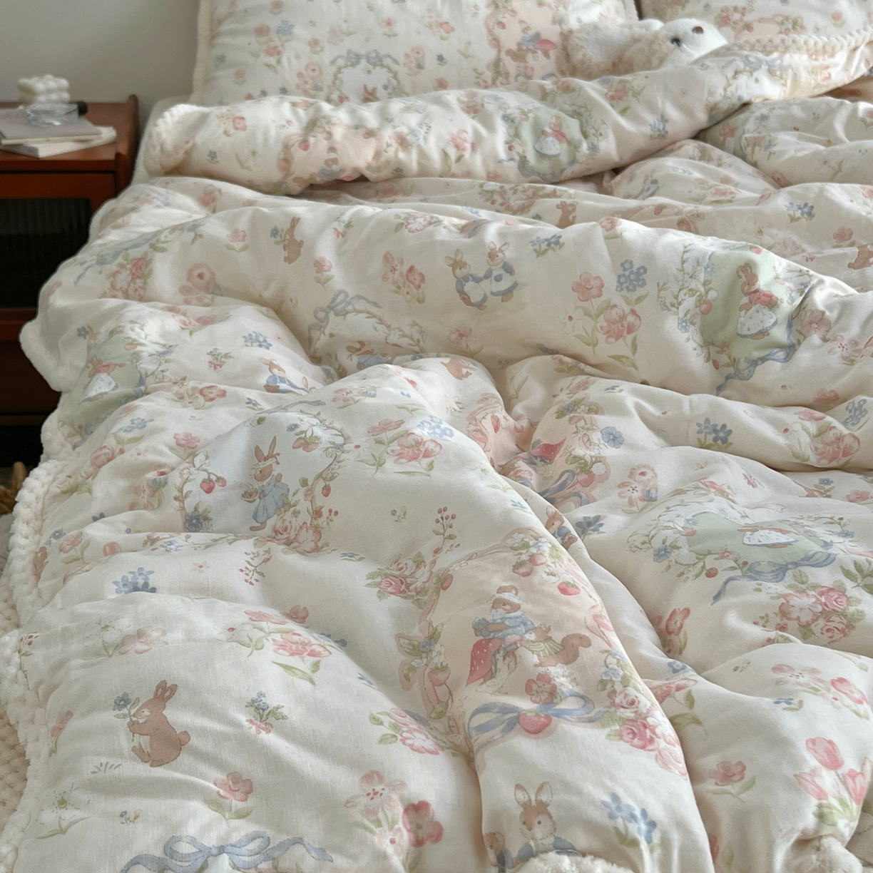 91家纺网 家纺一手货源 找家纺 荣轩 2025秋冬必备新品棉加绒华夫格提花绒工艺款四件套（铺床版） 雪莉