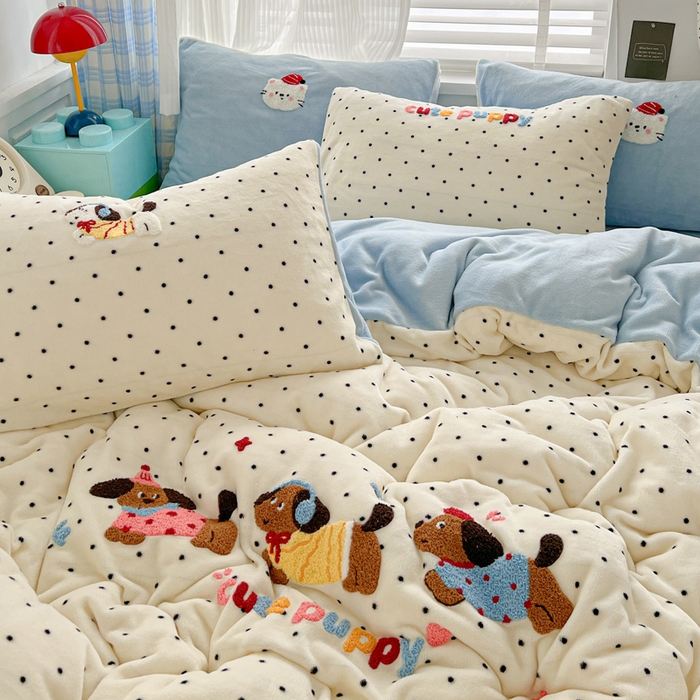 91家纺网 家纺一手货源 找家纺 一比一家纺 2025新款卡通毛巾绣牛奶绒四件套 腊肠狗