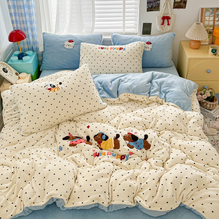 91家纺网 家纺一手货源 找家纺 一比一家纺 2025新款卡通毛巾绣牛奶绒四件套 腊肠狗