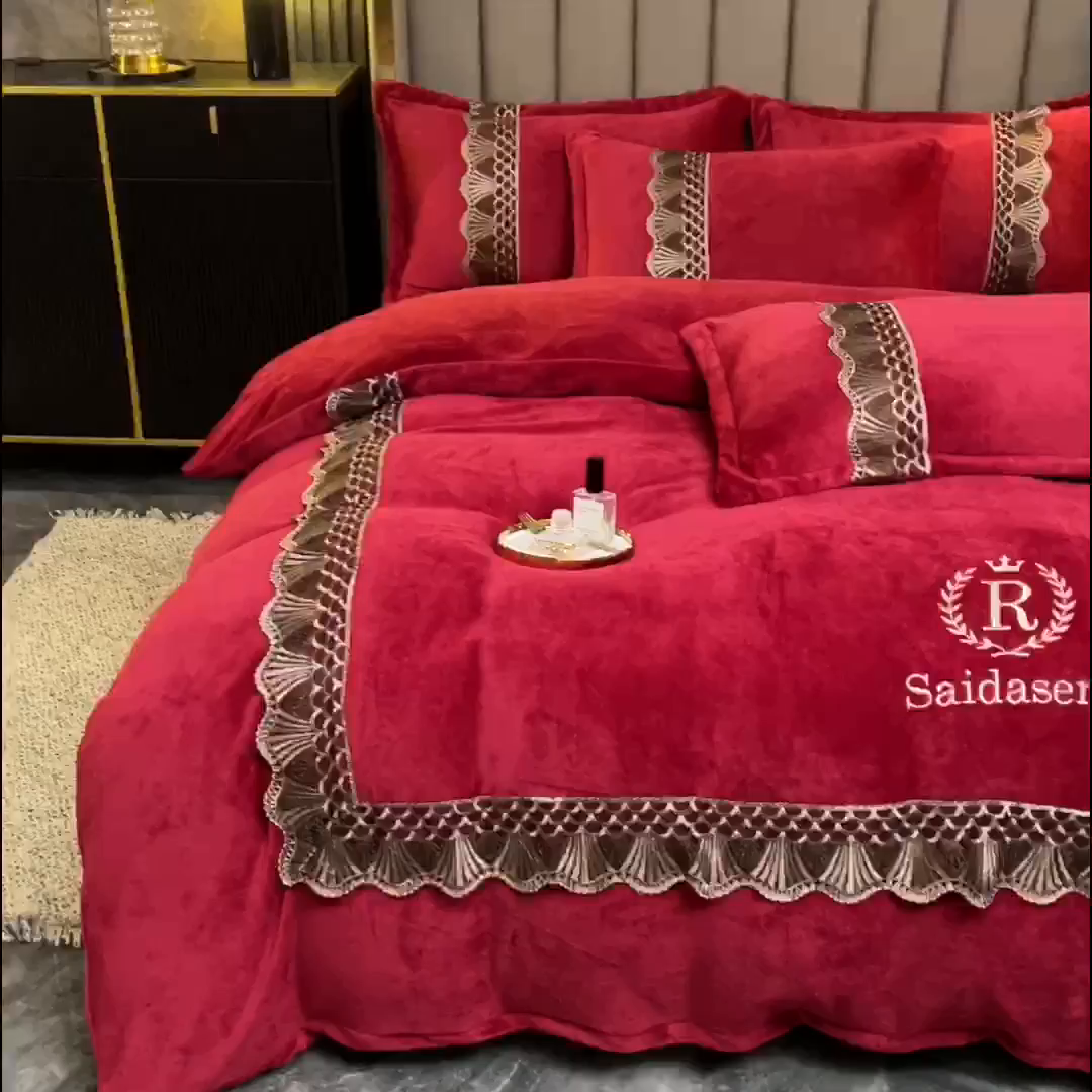 91家纺网 家纺一手货源 找家纺 （总）仟网汇 2025热款轻奢贵族风蕾丝立体刺绣高克重牛奶绒四件套金貂绒法莱绒