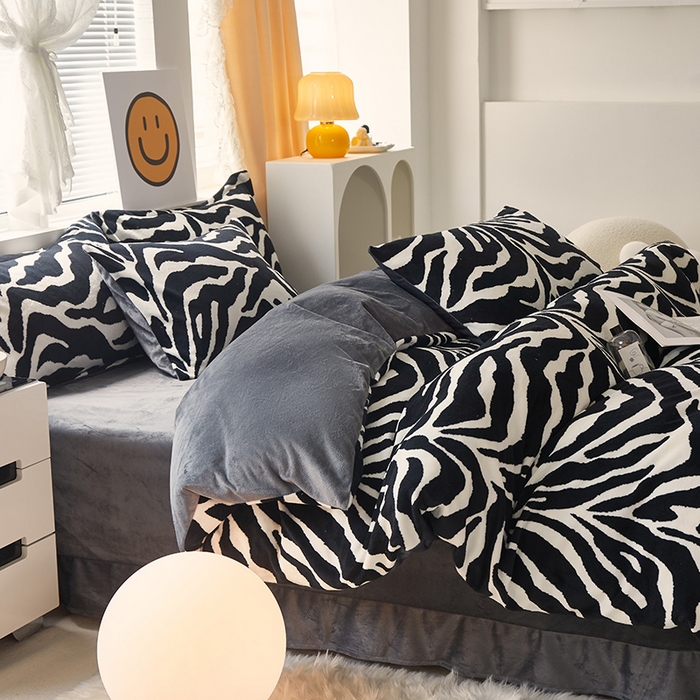 91家纺网 家纺一手货源 找家纺 仟网汇 2025新款直播热款跑量牛奶绒印花款四件套 斑马纹