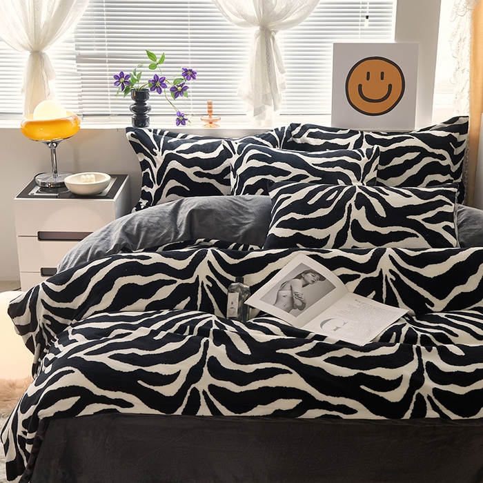 91家纺网 家纺一手货源 找家纺 仟网汇 2025新款直播热款跑量牛奶绒印花款四件套 斑马纹