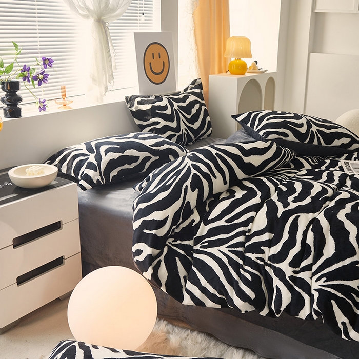 91家纺网 家纺一手货源 找家纺 仟网汇 2025新款直播热款跑量牛奶绒印花款四件套 斑马纹