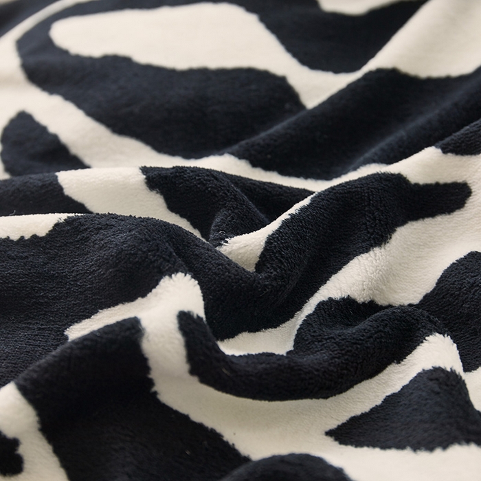 91家纺网 家纺一手货源 找家纺 仟网汇 2025新款直播热款跑量牛奶绒印花款四件套 斑马纹