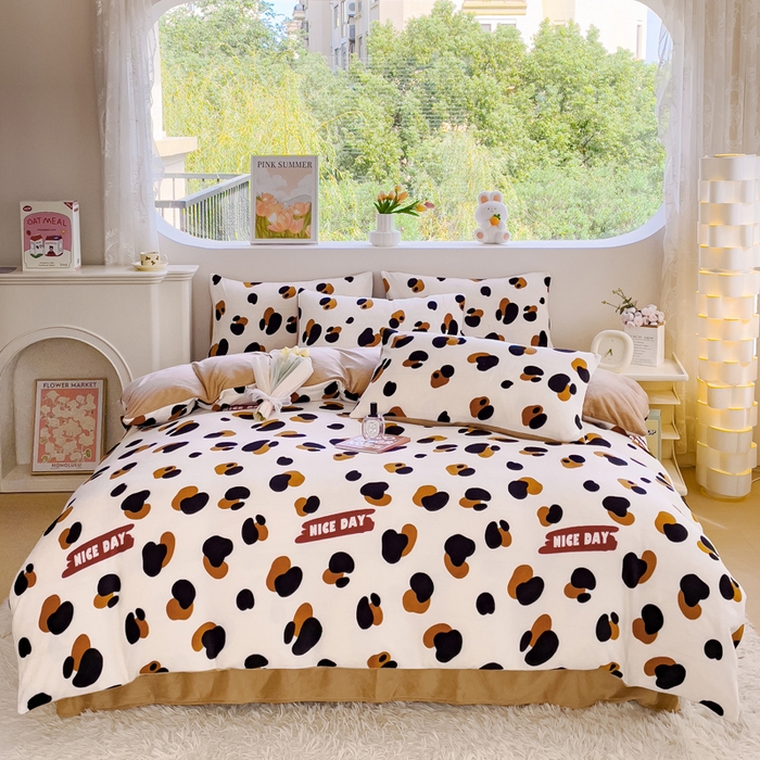 91家纺网 家纺一手货源 找家纺 仟网汇 2025新款直播热款跑量牛奶绒印花款四件套 豹纹咖