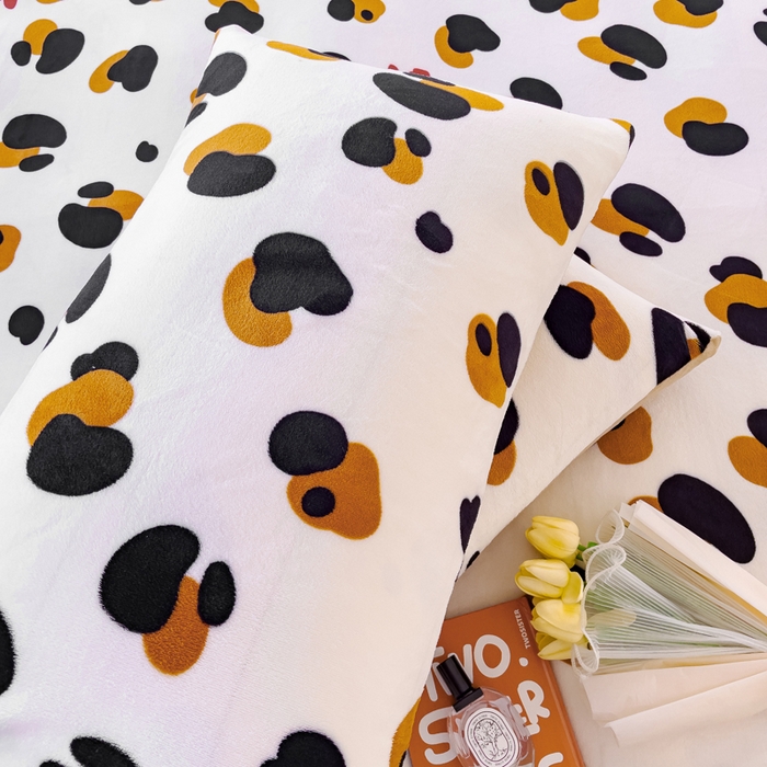 91家纺网 家纺一手货源 找家纺 仟网汇 2025新款直播热款跑量牛奶绒印花款四件套 豹纹咖