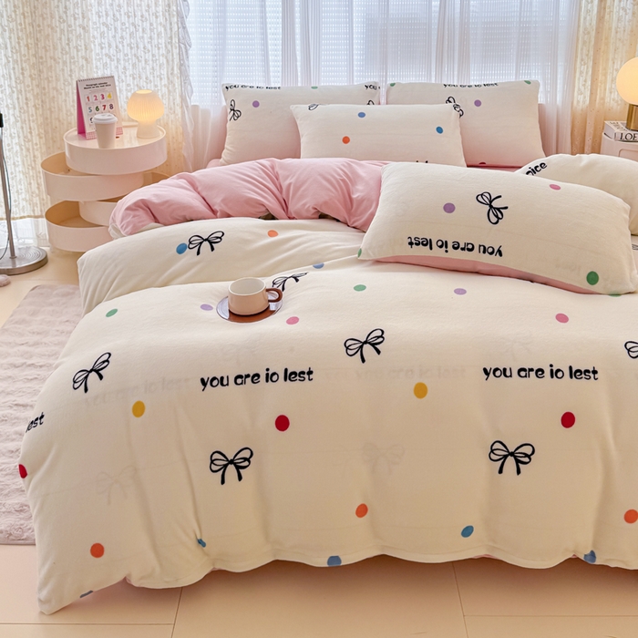 91家纺网 家纺一手货源 找家纺 仟网汇 2025新款直播热款跑量牛奶绒印花款四件套 蝴蝶结