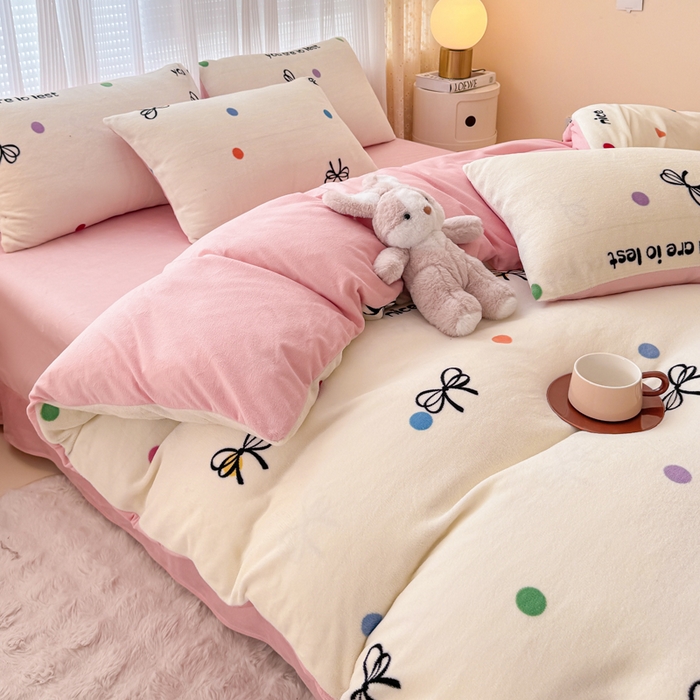 91家纺网 家纺一手货源 找家纺 仟网汇 2025新款直播热款跑量牛奶绒印花款四件套 蝴蝶结