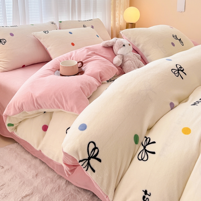 91家纺网 家纺一手货源 找家纺 仟网汇 2025新款直播热款跑量牛奶绒印花款四件套 蝴蝶结