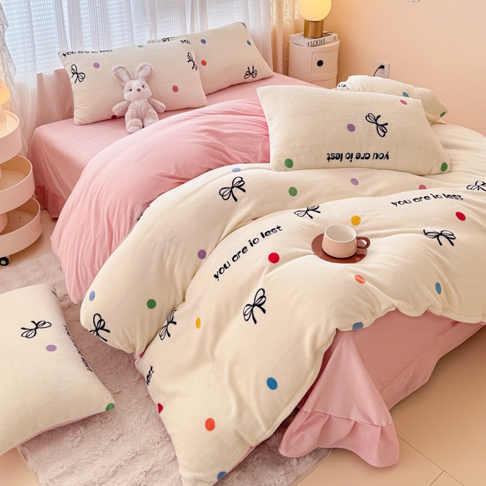 91家纺网 家纺一手货源 找家纺 仟网汇 2025新款直播热款跑量牛奶绒印花款四件套 蝴蝶结