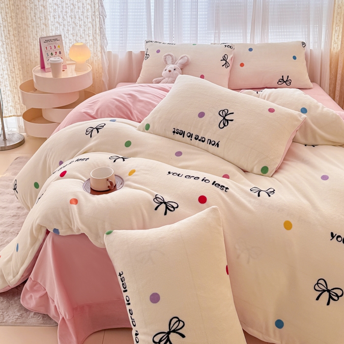 91家纺网 家纺一手货源 找家纺 仟网汇 2025新款直播热款跑量牛奶绒印花款四件套 蝴蝶结