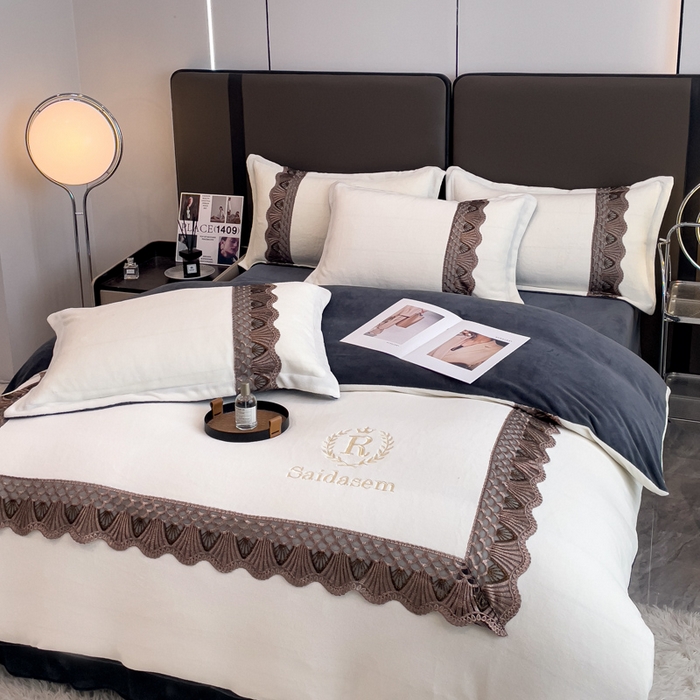 91家纺网 家纺一手货源 找家纺 仟网汇 2025热款轻奢贵族风蕾丝立体刺绣高克重牛奶绒四件套金貂绒法莱绒 白加灰