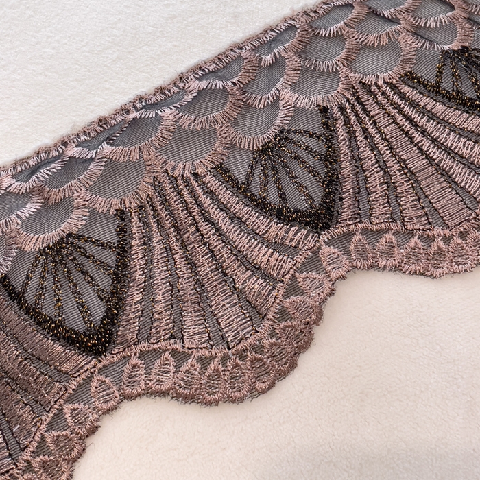 91家纺网 家纺一手货源 找家纺 仟网汇 2025热款轻奢贵族风蕾丝立体刺绣高克重牛奶绒四件套金貂绒法莱绒 白加灰