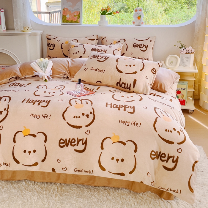 91家纺网 家纺一手货源 找家纺 仟网汇 2025新款直播热款跑量牛奶绒印花款四件套 可爱熊咖