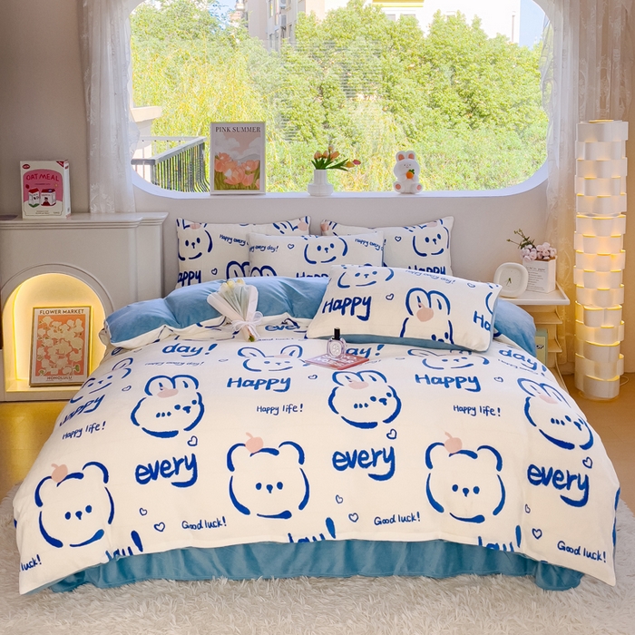 91家纺网 家纺一手货源 找家纺 仟网汇 2025新款直播热款跑量牛奶绒印花款四件套 可爱熊蓝